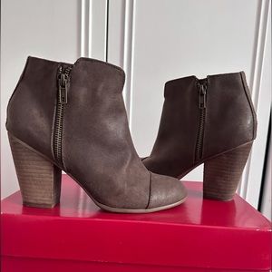 Carlos Santana boots